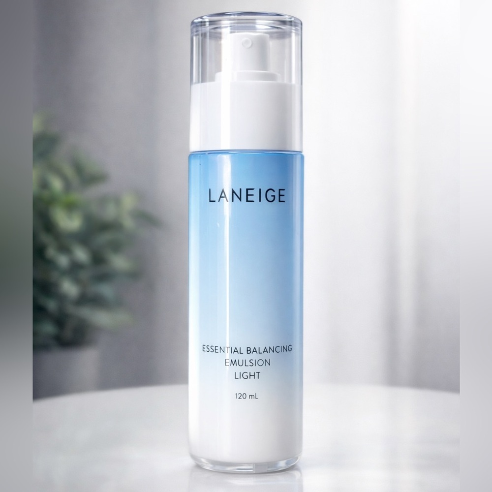 LANEIGE Essential Balancing Emulsion Light - Blue and White